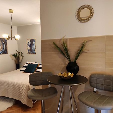 Apartments Nora Makarska Esterno foto